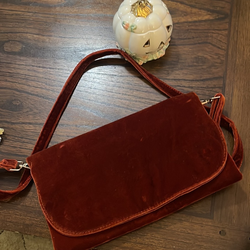 Lulus Ruby Velvet Purse
